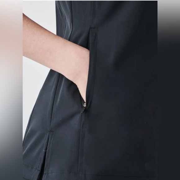 MEDELITA VISTA V-NECK SCRUB TOP - Picture 3 of 11